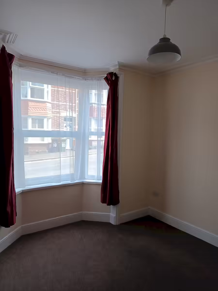 19 Rosebery Road, Exeter - front room