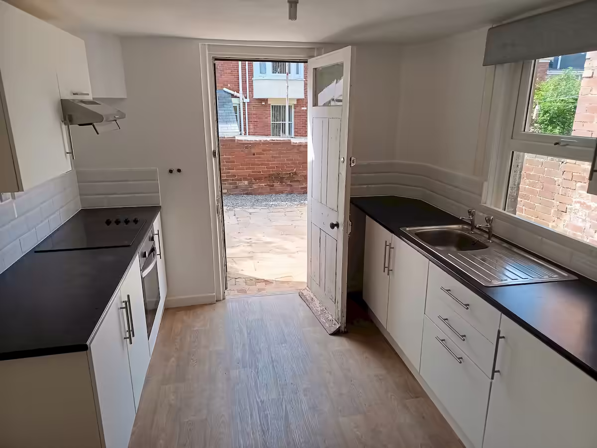 19 Rosebery Road, Exeter - kitchen