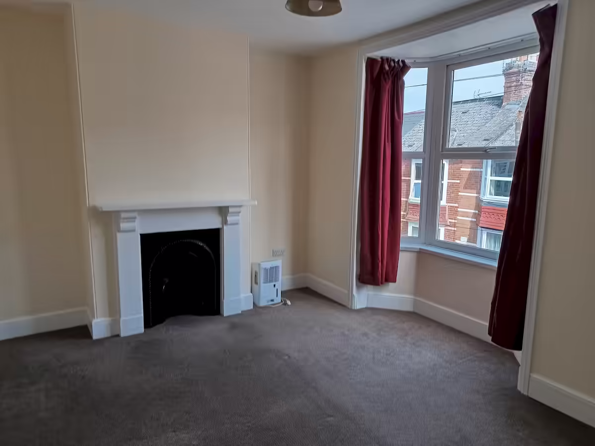 19 Rosebery Road, Exeter - front bedroom